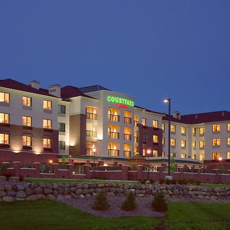 Отель Courtyard By Marriott Madison East Экстерьер фото