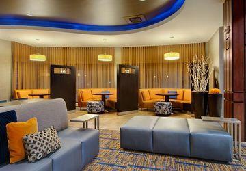 Отель Courtyard By Marriott Madison East Экстерьер фото