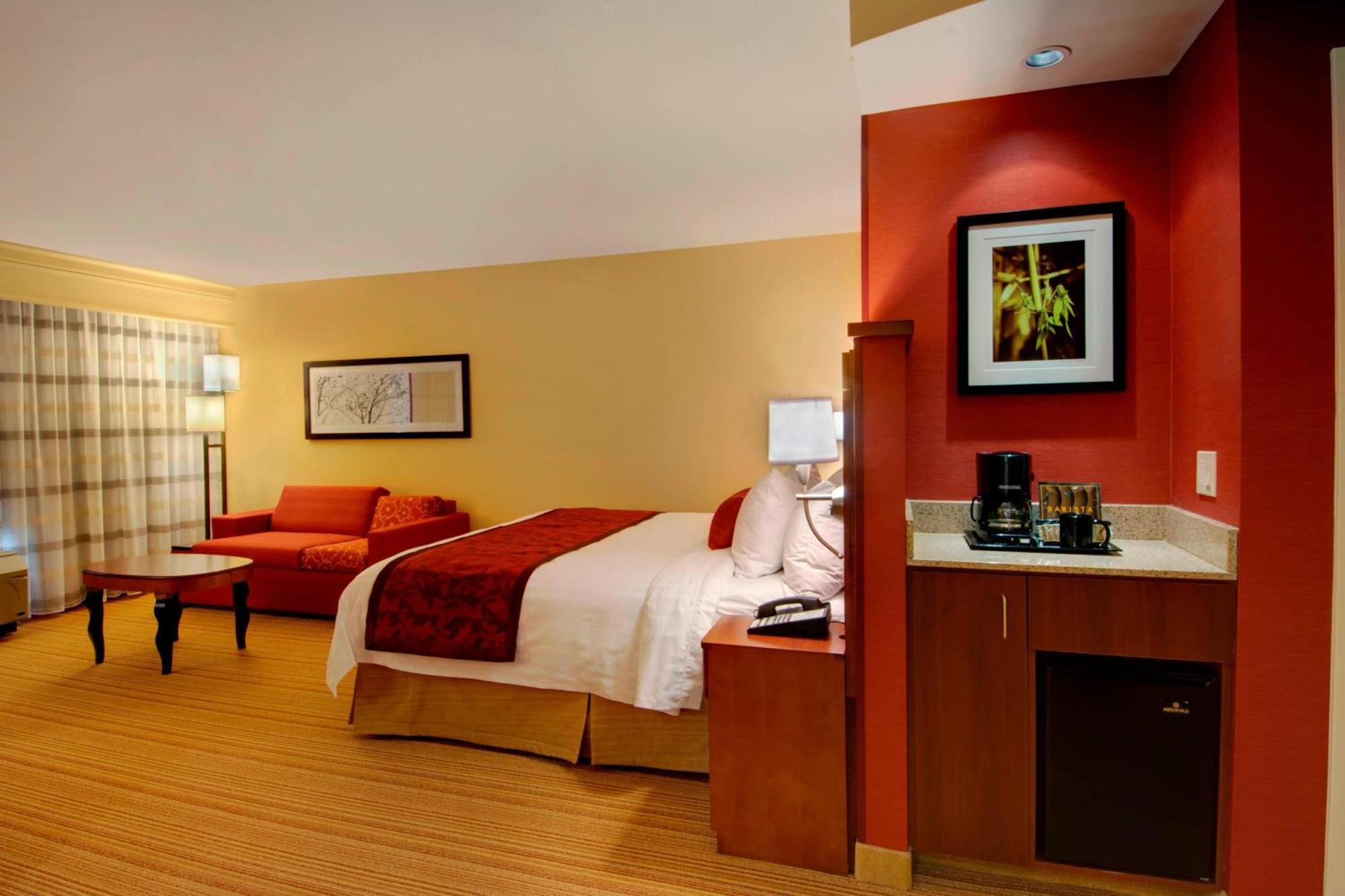 Отель Courtyard By Marriott Madison East Номер фото