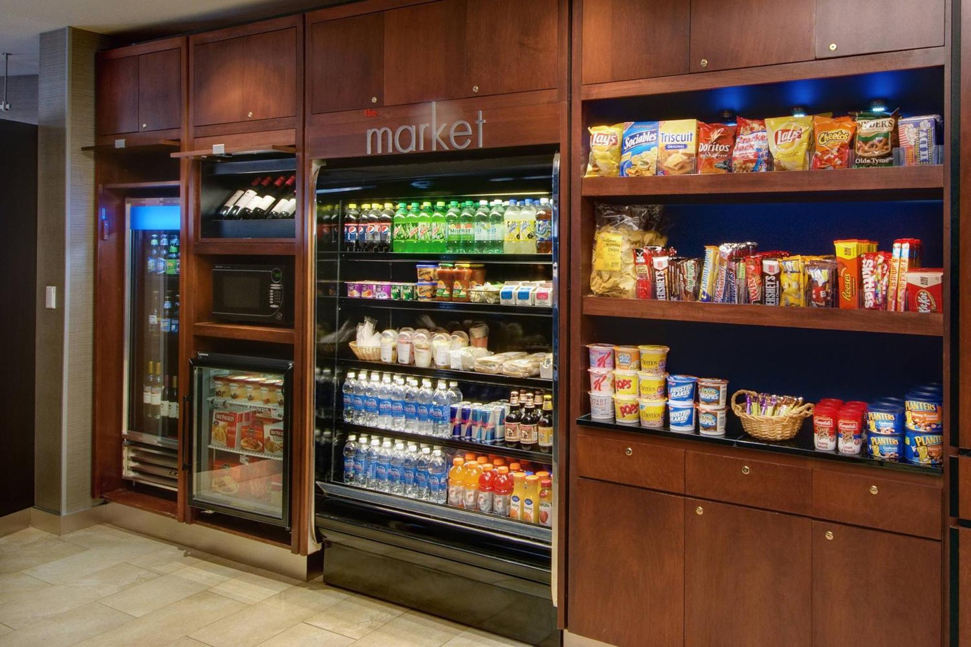 Отель Courtyard By Marriott Madison East Экстерьер фото