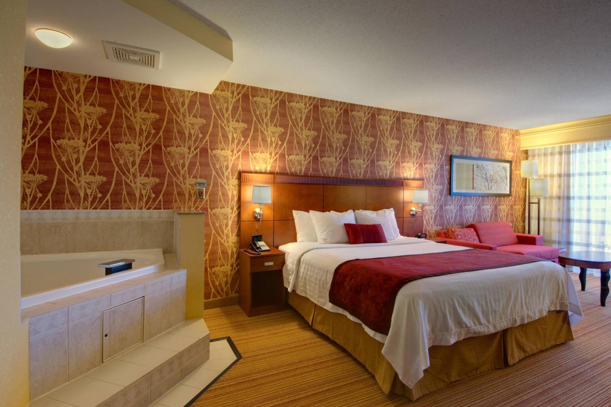 Отель Courtyard By Marriott Madison East Экстерьер фото